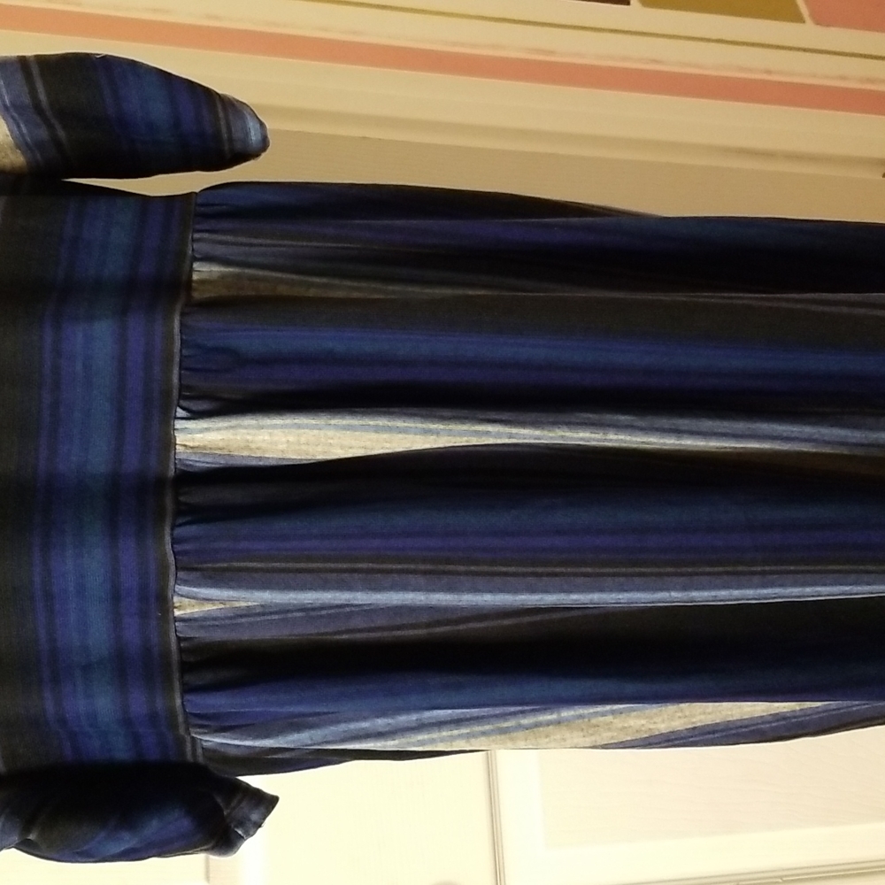 Dress - Picture 6 of 9